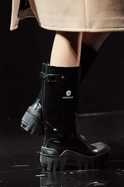 Look 77